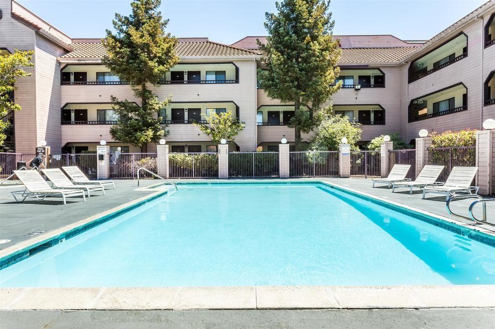 Country Inn & Suites By Radisson, Vallejo Napa Valley, Ca מראה חיצוני תמונה