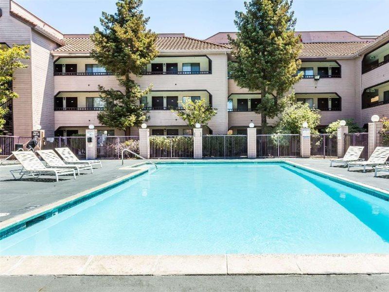 Country Inn & Suites By Radisson, Vallejo Napa Valley, Ca מראה חיצוני תמונה