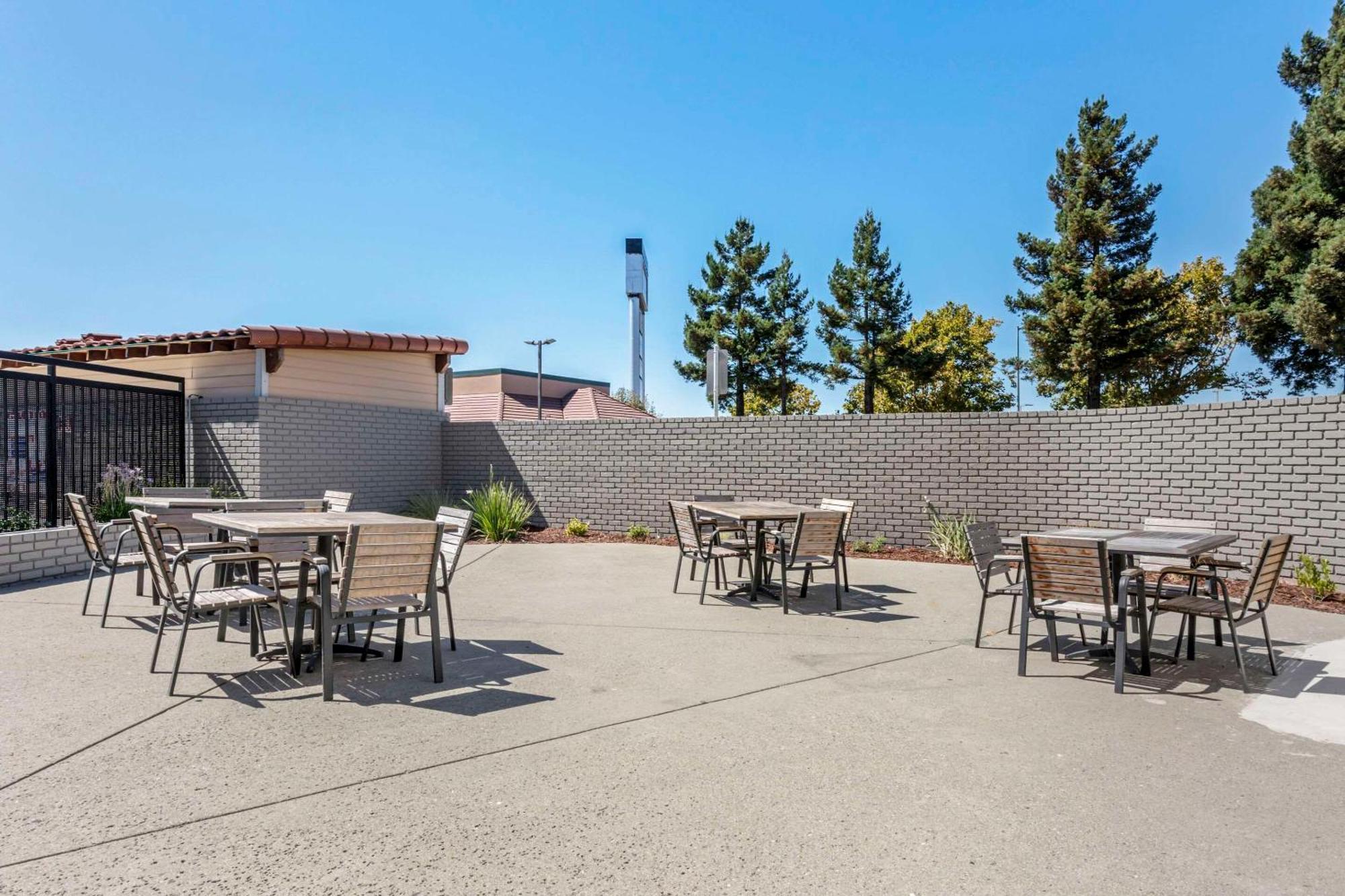 Country Inn & Suites By Radisson, Vallejo Napa Valley, Ca מראה חיצוני תמונה